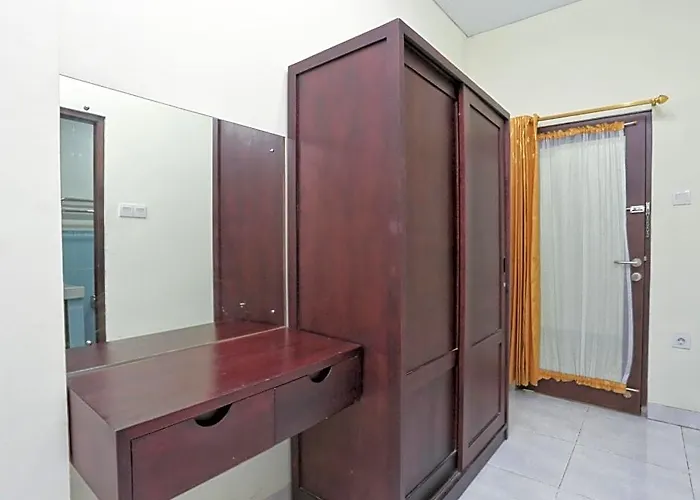 Pensión Reddoorz At Benesari 2 Legian Kuta Lombok